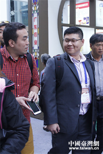 在回酒店的路上，与伙伴们一起聊展会的感受。